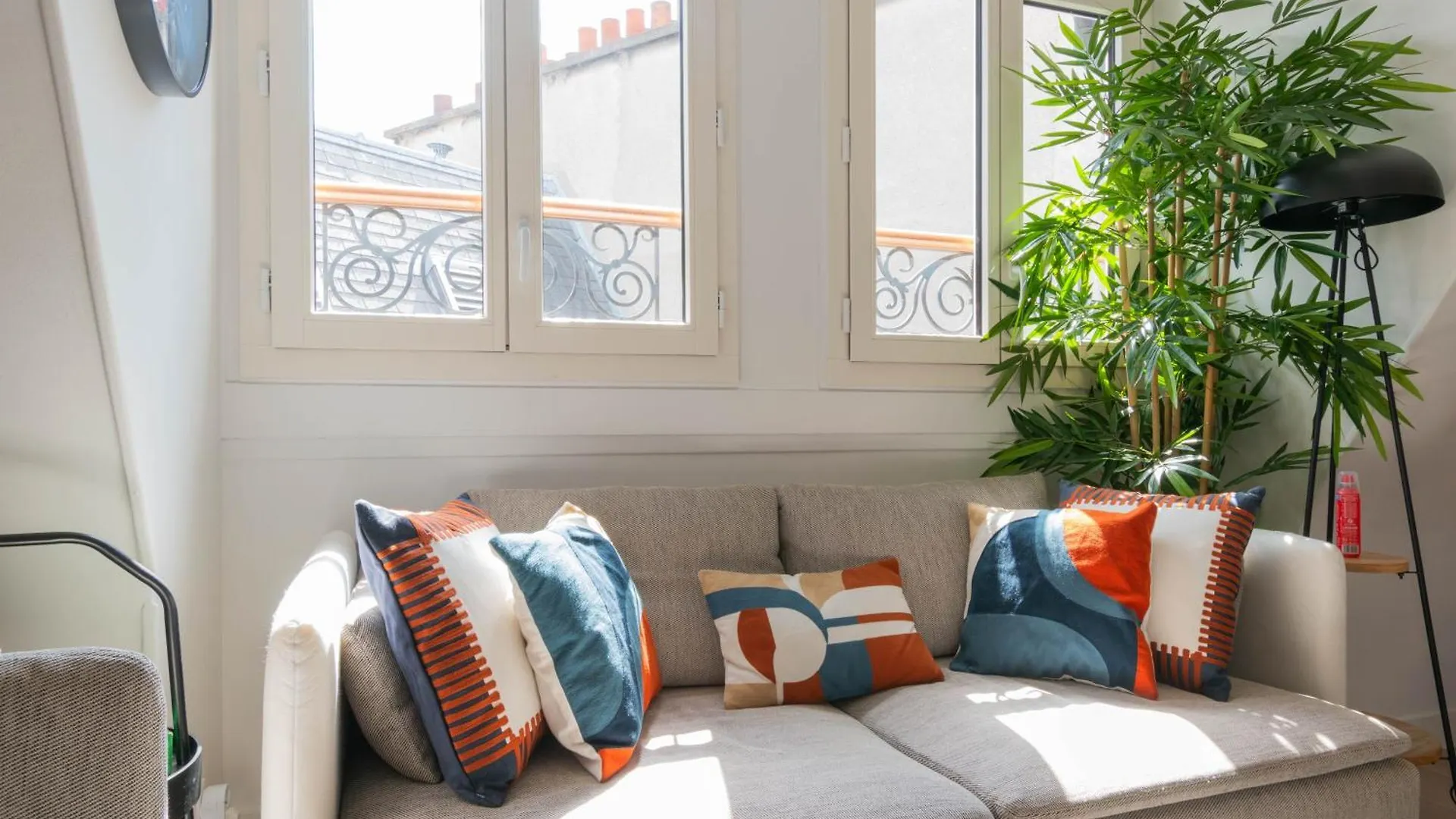 1 Min Walk From Opera - Ac - Authentic Parisian Experience ! Apartment 0*, Paris France