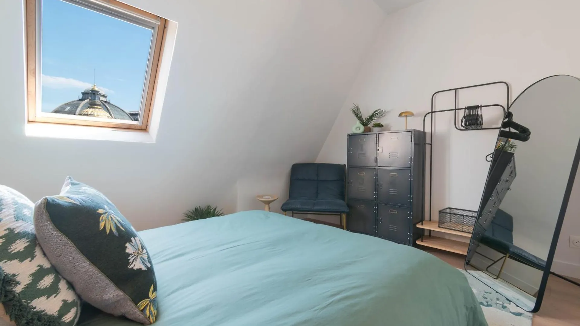 1 Min Walk From Opera - Ac - Authentic Parisian Experience ! Apartment 0*, Paris France